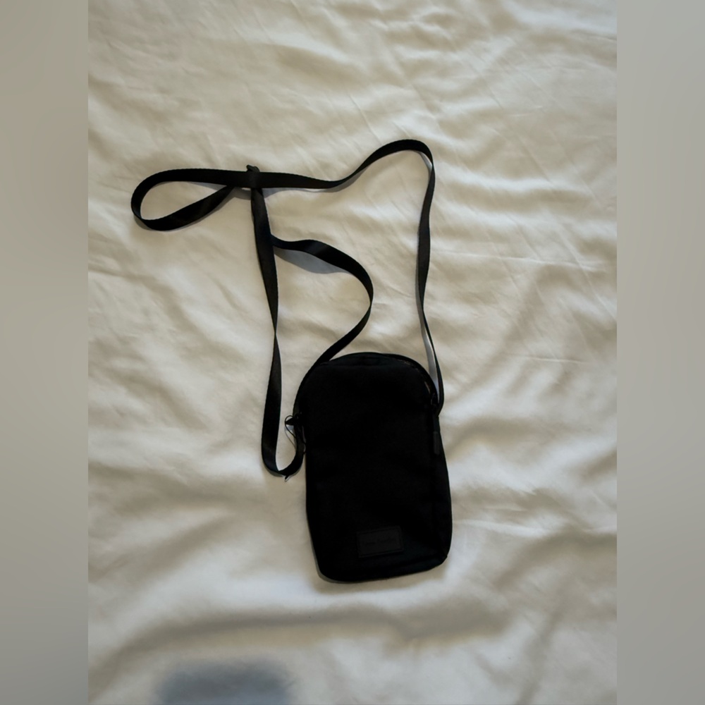 Vera Bradley - Black Crossbody Phone Pouch